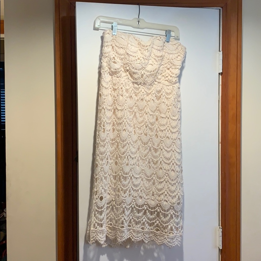 Lace Ultra Pink strapless cream dress